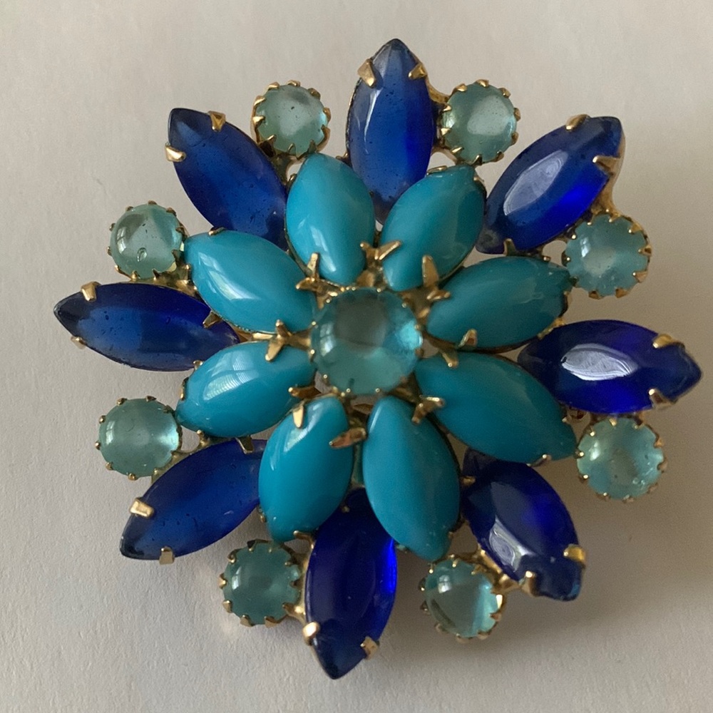 Vintage Glass Brooch Gem